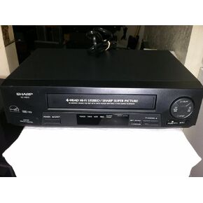 Sharp VC-H810 VCR فيديو كاسيت مسجل 4 رأس Hi-Fi Stereo VHS Player. VHS HQ. صورة سوبر حادة. يعمل بشكل رائع. الجهاز الذي تم تصنيفه للطاقة. (متجدد) in Kuwait