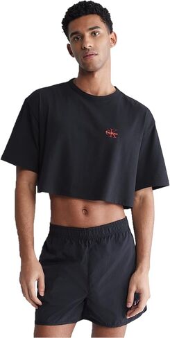 تيشيرت رجالي من Calvin Klein ذو أكمام قصيرة ذو أكمام قصيرة ورقبة مستديرة من This is Love Pride in Saudi Arabia