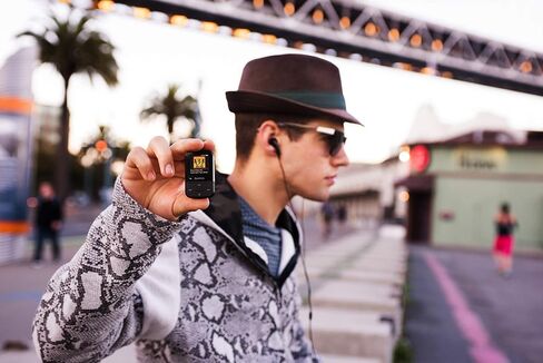 Sandisk 16GB Clip Sport Go Mp3 Player ، Black - LED Screen و FM Radio - SDMX30-016G -G46K (متجدد) in Saudi Arabia