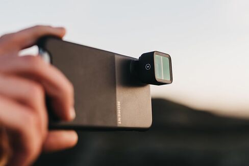 Moment 1.33x Anamorphic Mobile Lens – Capture True Cinematic Aspect Ratio, Gold or Blue Flare [Gold Flare, M-Series] in Kuwait