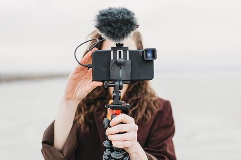 Moment 1.33x Anamorphic Mobile Lens – Capture True Cinematic Aspect Ratio, Gold or Blue Flare [Gold Flare, M-Series] in Kuwait