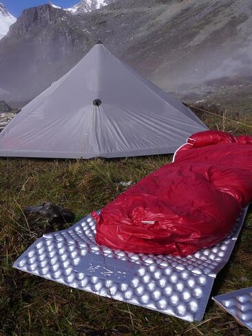 وسادة نوم إسفنجية مغلقة قابلة للطي مقاس XL من بولار بير R-2.6 | بساط نوم سميك ومقاوم للرطوبة وخفيف الوزن للتخييم والمشي لمسافات طويلة وحقيبة الظهر in Kuwait