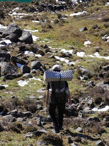 وسادة نوم إسفنجية مغلقة قابلة للطي مقاس XL من بولار بير R-2.6 | بساط نوم سميك ومقاوم للرطوبة وخفيف الوزن للتخييم والمشي لمسافات طويلة وحقيبة الظهر in Kuwait