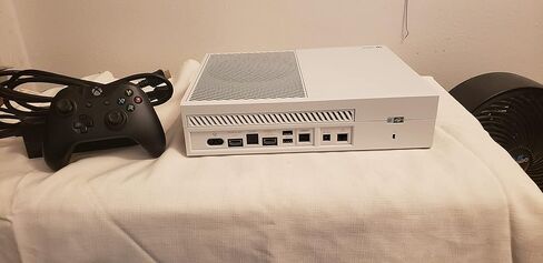 Xbox One 500GB Console ONLY WHITE v2 Model 1540 XB1 5C9-00021 Gaming System 4K (Refurbished) (Renewed) in Saudi Arabia