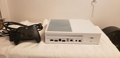 Xbox One 500GB Console ONLY WHITE v2 Model 1540 XB1 5C9-00021 Gaming System 4K (Refurbished) (Renewed) in Saudi Arabia