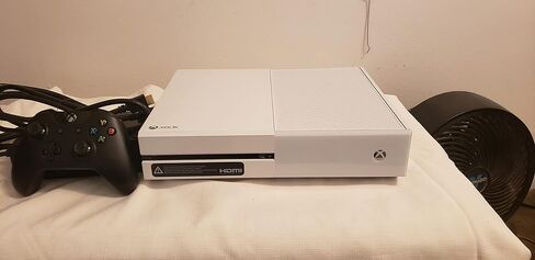Xbox One 500GB Console ONLY WHITE v2 Model 1540 XB1 5C9-00021 Gaming System 4K (Refurbished) (Renewed) in Saudi Arabia