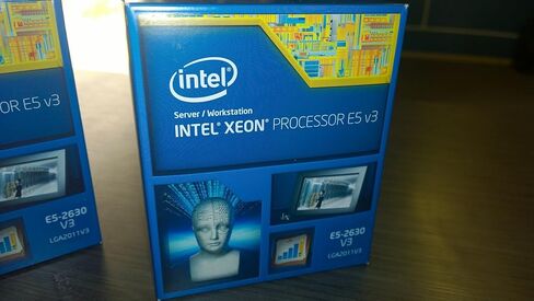 Intel Xeon E5-2630 V3 2.4 GHz 8 Core Processor 20MB LGA 2011-3 BX80644E52630V3 CPU (متجدد) in Kuwait