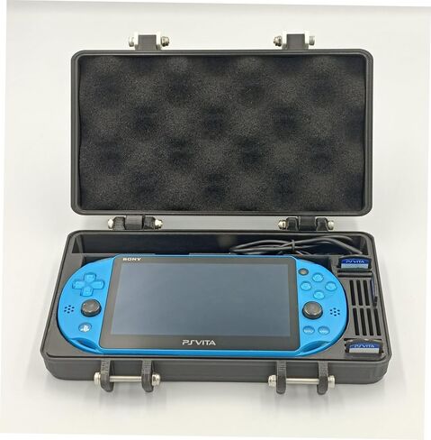 حالة حمل وقائية وعرة لـ PS Vita 2000 - تمتلك 14 لعبة وكابل USB in Saudi Arabia
