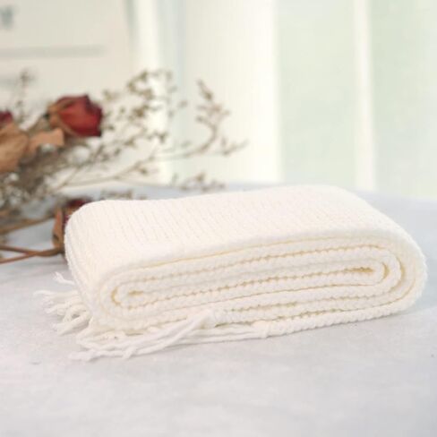 Handwoven Scarf Red and White Winter Children's Warmth Scarf Girl and Boy Fashion Comfortable Neck Accessories Winter in Saudi Arabia
