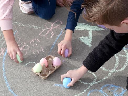 Kid Made Modern Sidewalk Chalk Set for Kids - Washable, Colored Bunny Chalk for Outdoor Play and Chalkboard Art - Ages 3+ (5 Pieces, Multicolor) in Saudi Arabia
