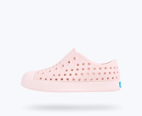 Native Shoes Kids Jefferson (طفل صغير/طفل كبير) - أحذية للأطفال - جزء علوي من مادة EVA - بطانة ونعل داخلي من مادة EVA وردي بارد/أبيض 12 Little Kid M in Kuwait