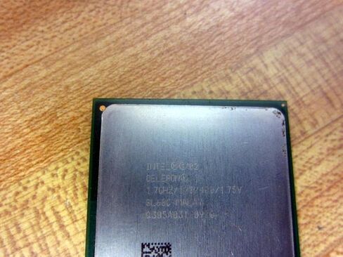 معالج CPU Celeron 1.70 GHz ، ذاكرة التخزين المؤقت 128K ، 400 MHz FSB in Saudi Arabia