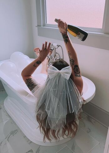 Black Heart White Veil with Black Bow - Bride Bachelorette Accessory for Celebrating Bachelorette Party, Bridal Shower in Saudi Arabia