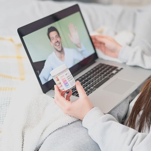 هدايا علاقات المسافات الطويلة، رسائل حب في زجاجة هدية لصديقك أو صديقتك (50 قطعة) كبسولات حب مكتوبة مسبقًا في وعاء بلاستيكي in Kuwait