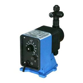 مضخة قياس النبض موديل LB64SA-VHC1-XXX. رأس وتركيبات PVC 115 فولت 30 جالونًا في اليوم / 100 رطل لكل بوصة مربعة كحد أقصى.