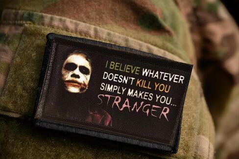 Tshirts Redheaded - The Joker Strange Patch | 2x3 تكتيك جوكر الروح المعنوية التصحيح | لماذا جاد للغاية بشأن تصحيح حامل القبعة على ظهره من جوكر؟ | مثالي لعشاق باتمان وهارلي كوين in Kuwait