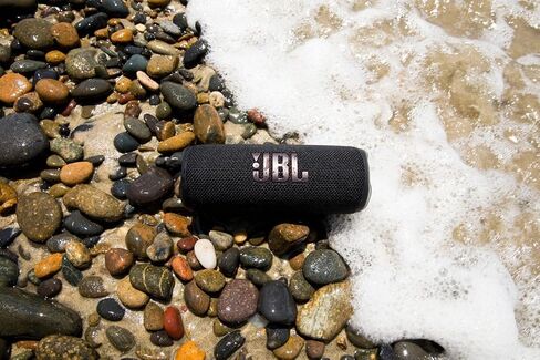 JBL Flip 6 - مكبر صوت بلوتوث اللاسلكي المحمول - الأسود (قسط متجدد) in Kuwait
