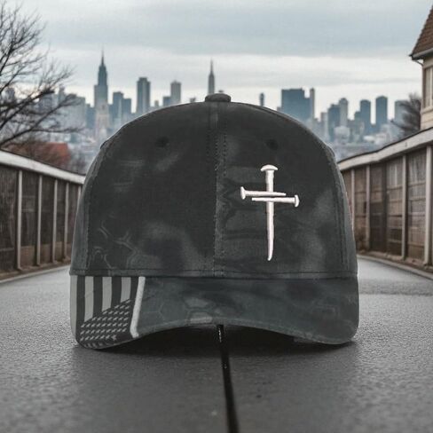 CRINKY CROSS Baseball Cap ، DEDITION 3 DESICATION ، TYPHOON CAMO HAT و Challenge Coin Jesus Christian HAT - Buckle القابلة للتعديل وعلم الولايات المتحدة الأمريكية. حرة 4 بوصة أيضا in Saudi Arabia