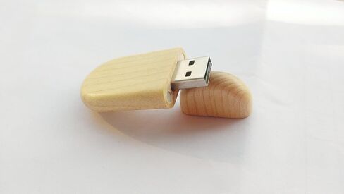Wooden USB Flash Drive USB 2.0 with Maple Wood Gift Box (128GB) in Saudi Arabia