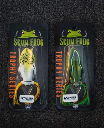 Scum Frog Painted Trophy Series Topwater Bass Fishing Hollow Body Frog مع خطافات غير محسوبة ، أسود وخضراء طبيعية ، 1/2 أونصة in Saudi Arabia