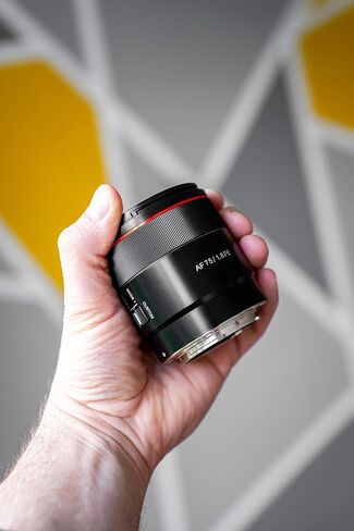 ساميانغ عدسة مقربة مدمجة 75 ملم F1.8 AF APS-C لفوجي اكس (SYIO75AF-FX) in Saudi Arabia