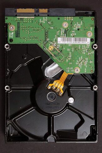 Western Digital WD5000AAKS 500GB 7200 RPM 16MB CACHE SATA 3.0GB/S 3.5 in Saudi Arabia