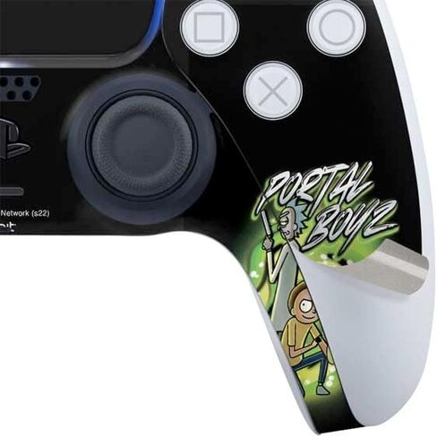 ألعاب Skinit Scenit Gaming متوفرة مع حزمة PS5 Slim Digital Edition - تصميم البالغين المرخصين رسميًا ريك ومخللة Morty Pickle Rick Design in Saudi Arabia