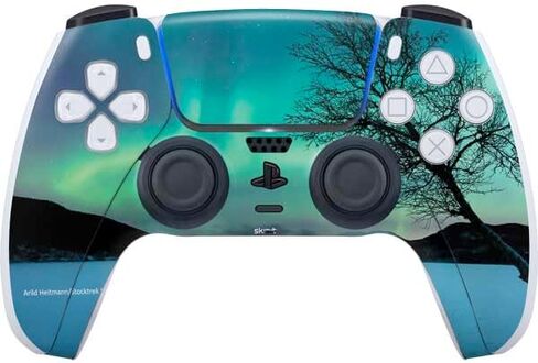 ألعاب Skinit Scenit Gaming متوفرة مع وحدة تحكم PS5 - Stocktrek Aurora Borealis مرخصة رسميًا على بحيرة في تصميم النرويج in Saudi Arabia