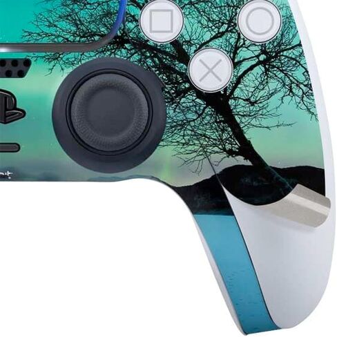 ألعاب Skinit Scenit Gaming متوفرة مع وحدة تحكم PS5 - Stocktrek Aurora Borealis مرخصة رسميًا على بحيرة في تصميم النرويج in Saudi Arabia