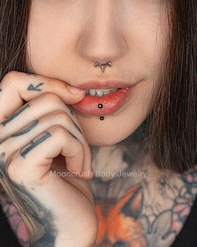 Mooncrush Jewelry G23 الصلبة التيتانيوم الحاجز الدائري 16G الثلاثي سبايك الحاجز الأنف خواتم الفضة Daith ثقب المجوهرات الجراحية الصلب 8MM / 10MM الحلزون الغضروف أقراط هوب للنساء in Kuwait