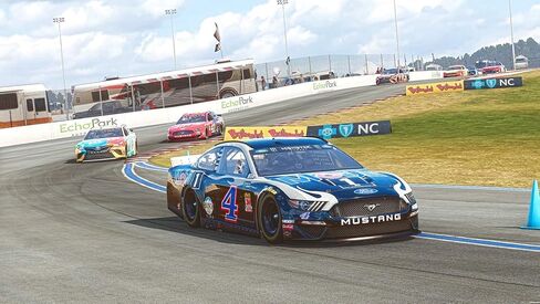 NASCAR HEAT 4 - PlayStation 4 (متجدد) in Saudi Arabia