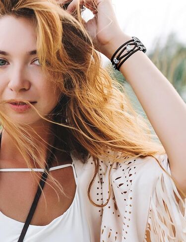سوار مطرز متوافق مع Fitbit بالعكس 4/بالعكس 3/Sense 2/Bands Bands Women ، Boho Soft Soft Lucty Stretchy Loved Strap Fancy Dary Charms Wristband for Fitbit Smartwatch ، S in Kuwait