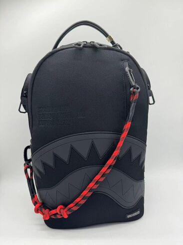 رذاذ ساحة Shark Central Kyushu Mountain DLXS حقيبة ظهر ، أسود ، للجنسين ، البوليستر 100 ٪ ، مقصورات متعددة ، تصميم أزياء الشارع in Kuwait