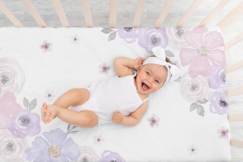 ملاءة سرير للرضع أو الأطفال الصغار بتصميم أنيق مزين بالزهور من سويت جوجو ديزاينز، صورة لغرفة الأطفال - أرجواني أرجواني ووردي، ورمادي بألوان مائية زهور in Saudi Arabia