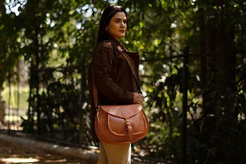 Satchel And Fable Handmade Women Vintage Style Genuine Brown Leather Cross Body Shoulder Bag Handmade Purse in Kuwait