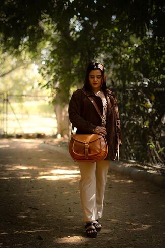 Satchel And Fable Handmade Women Vintage Style Genuine Brown Leather Cross Body Shoulder Bag Handmade Purse in Kuwait
