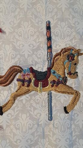 Carousel Horses Crib/Lap Blanket 38 × 57 بوصة in Kuwait