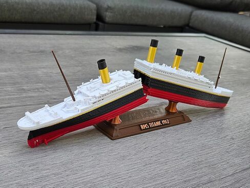 انقسام إلى نصف Titanic Action Toy by Theroller3d ، تصميم Break-Apart مع نظام Snap-Lock على عكس الطرز الأخرى ، Titanic Toys for Kids ، Titanic Cake Topper ، قارب تيتانيك الدقيق تاريخيًا ، متماثل تيتانيك (نموذج بدون حامل عرض) in Kuwait