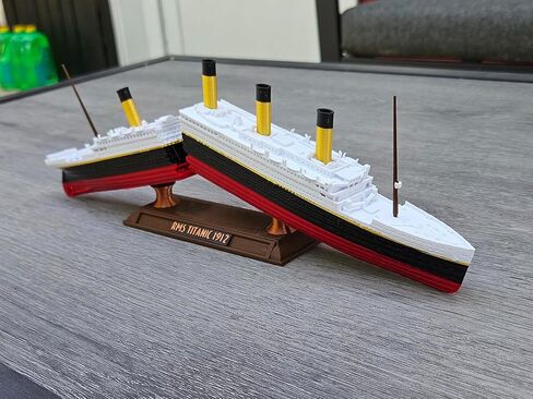 انقسام إلى نصف Titanic Action Toy by Theroller3d ، تصميم Break-Apart مع نظام Snap-Lock على عكس الطرز الأخرى ، Titanic Toys for Kids ، Titanic Cake Topper ، قارب تيتانيك الدقيق تاريخيًا ، متماثل تيتانيك (نموذج بدون حامل عرض) in Kuwait