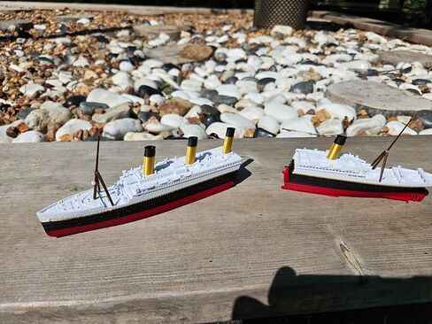 انقسام إلى نصف Titanic Action Toy by Theroller3d ، تصميم Break-Apart مع نظام Snap-Lock على عكس الطرز الأخرى ، Titanic Toys for Kids ، Titanic Cake Topper ، قارب تيتانيك الدقيق تاريخيًا ، متماثل تيتانيك (نموذج بدون حامل عرض) in Kuwait