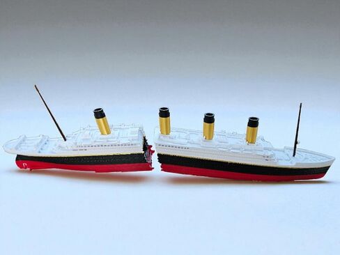 انقسام إلى نصف Titanic Action Toy by Theroller3d ، تصميم Break-Apart مع نظام Snap-Lock على عكس الطرز الأخرى ، Titanic Toys for Kids ، Titanic Cake Topper ، قارب تيتانيك الدقيق تاريخيًا ، متماثل تيتانيك (نموذج بدون حامل عرض) in Kuwait