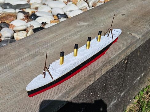 انقسام إلى نصف Titanic Action Toy by Theroller3d ، تصميم Break-Apart مع نظام Snap-Lock على عكس الطرز الأخرى ، Titanic Toys for Kids ، Titanic Cake Topper ، قارب تيتانيك الدقيق تاريخيًا ، متماثل تيتانيك (نموذج بدون حامل عرض) in Kuwait