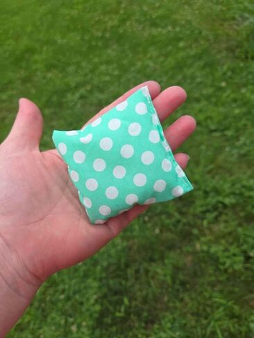 Green dot and hot pink 3" mini replacement cornhole bean bag toss bags in Saudi Arabia