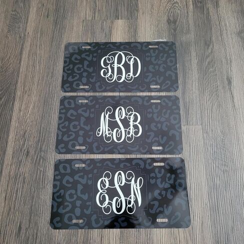 صفيحة مخصصة للفروقة والسيارات الرمادية السوداء/الداكنة ، علامة سيارة مخصصة ، لوحة للنساء ، monogram (لوحة) in Saudi Arabia