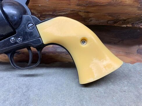 Chiappa 1873 SAA Grips لنماذج .22 و .22 MAG (العاج ، السلس) in Kuwait