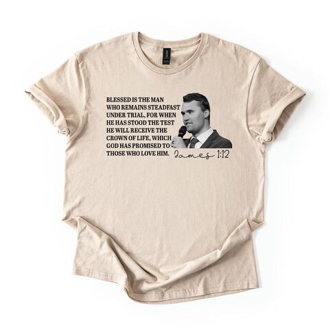 قميص تشارلي كيرك التذكاري ، آية الكتاب المقدس جيمس 1:12 ، قميص ريب تشارلي كيرك ، تي شيرت كريستيان ، المباركة هو تي شيرتيد للكتاب المقدس ، in Kuwait