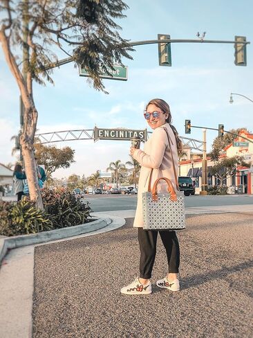 حقيبة Crossbody كبيرة المنسوجة - مقابض جلدية تان وحزام Crossbody ، محفظة بلاستيكية معاد تدويرها يدويًا ، أواكساكا المنسوجة المكسيكية ، حقيبة صيفية ، حقيبة عمل ، محفظة كل يوم in Saudi Arabia