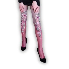 مزينة بجوارب شبكة صيد من الأحجار الثمينة ، طماق انتقال الألوان ، لباس ضيق ثلاثي الأبعاد مصنوع يدويًا ، جوارب شبكة صيد فريدة من نوع in Kuwait