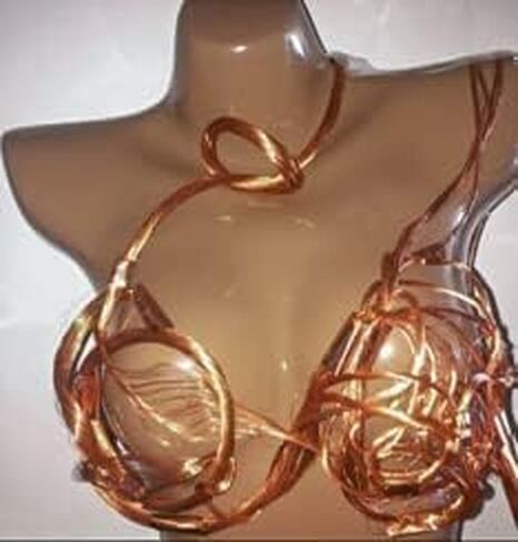 حمالة صدر قلب كالي وقراءة شفتي ثونغ - الملابس الداخلية الفنية upcycled كابلات النحاس المعدنية in Saudi Arabia