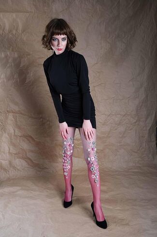 مزينة بجوارب شبكة صيد من الأحجار الثمينة ، طماق انتقال الألوان ، لباس ضيق ثلاثي الأبعاد مصنوع يدويًا ، جوارب شبكة صيد فريدة من نوع in Kuwait